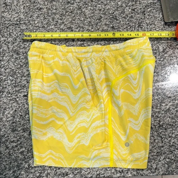 Lululemon pace breaker 5in Shorts - Picture 2 of 10